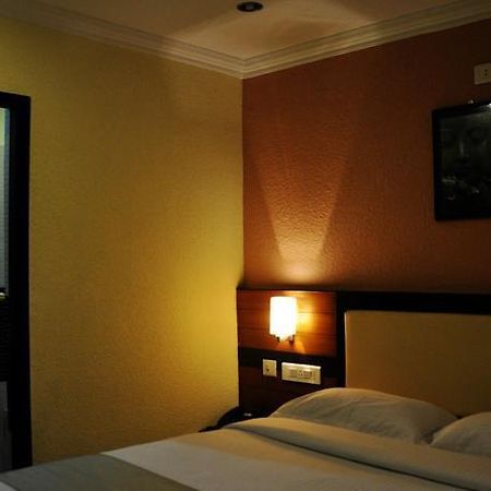 Moments Hotel Kolkata Exterior photo