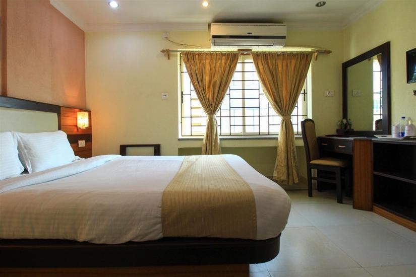 Moments Hotel Kolkata Exterior photo