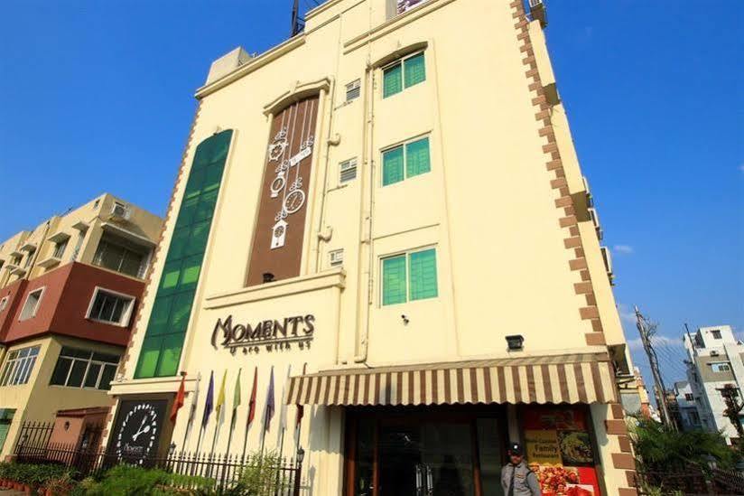 Moments Hotel Kolkata Exterior photo