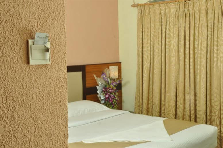 Moments Hotel Kolkata Exterior photo