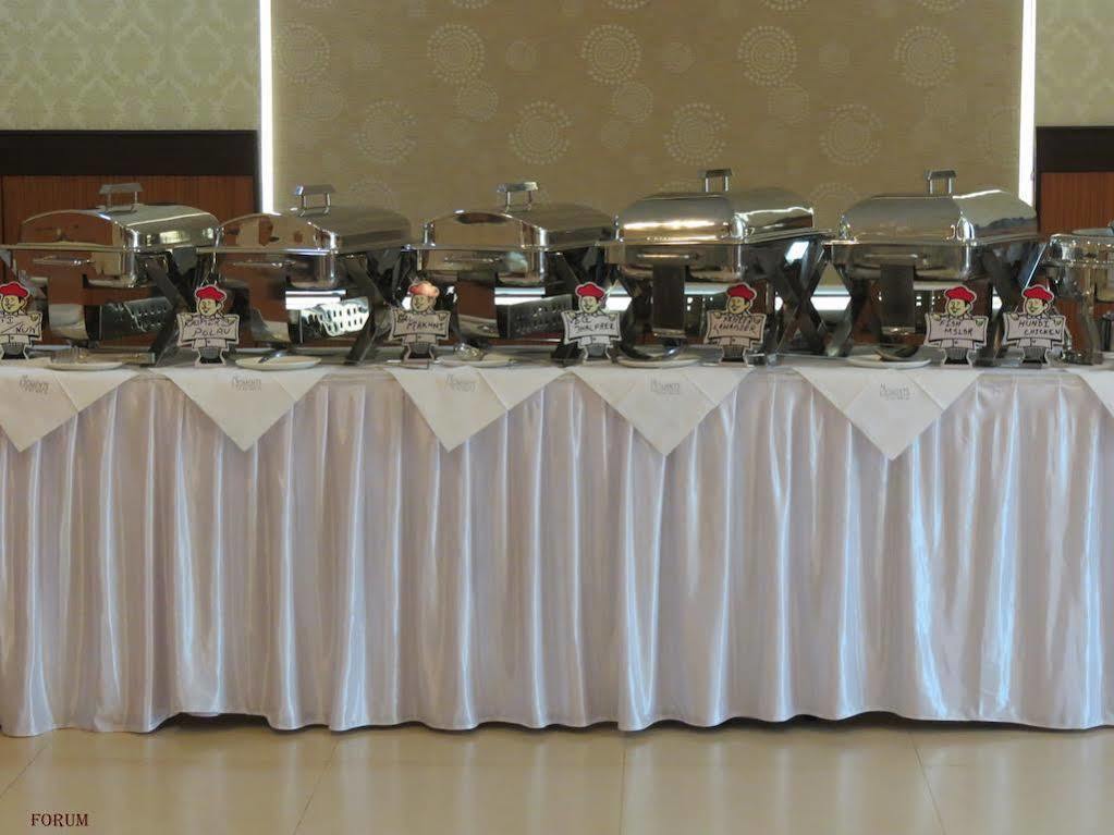 Moments Hotel Kolkata Exterior photo