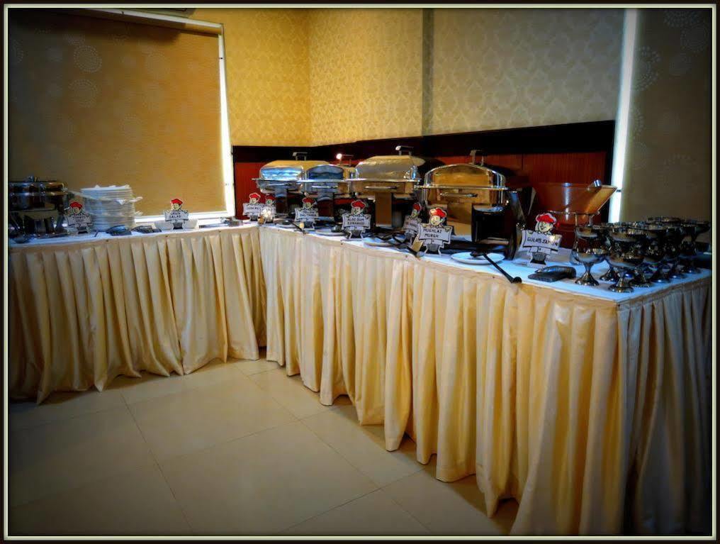Moments Hotel Kolkata Exterior photo