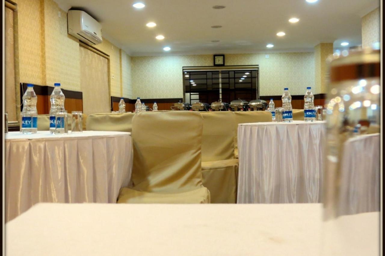 Moments Hotel Kolkata Exterior photo
