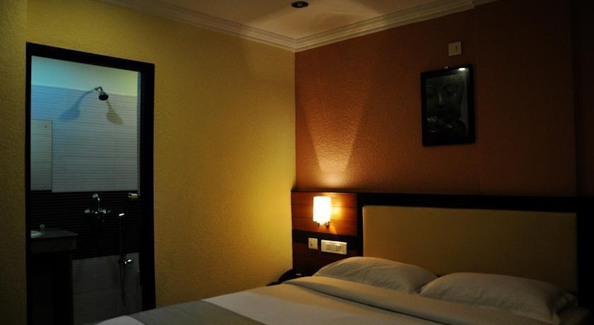 Moments Hotel Kolkata Exterior photo